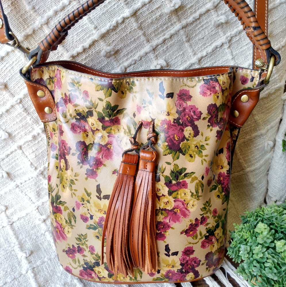 PATRICIA NASH ANTIQUE ROSE BUCKET BAG EUC